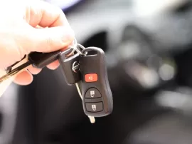 Descubre 8 formas de abrir tu carro cuando te quedas sin llaves dentro