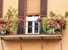 10 ideas para decorar un balcón pequeño y alargado con poco presupuesto